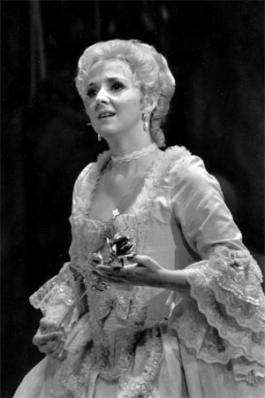 Barbara Kilduff as Sophie in San Diego's DER ROSENKAVALIER